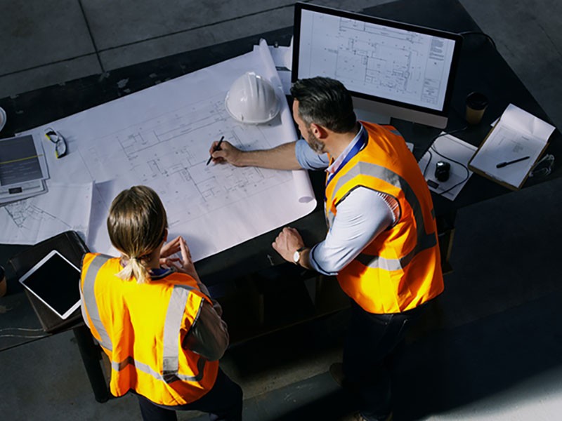 Two architecture discussing and maintaining the project over chart paper